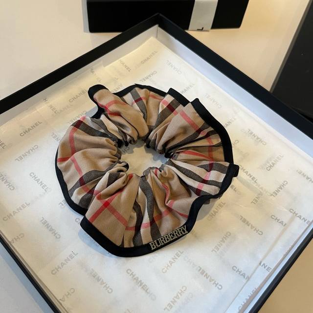 Burberry checkered hairband DDD