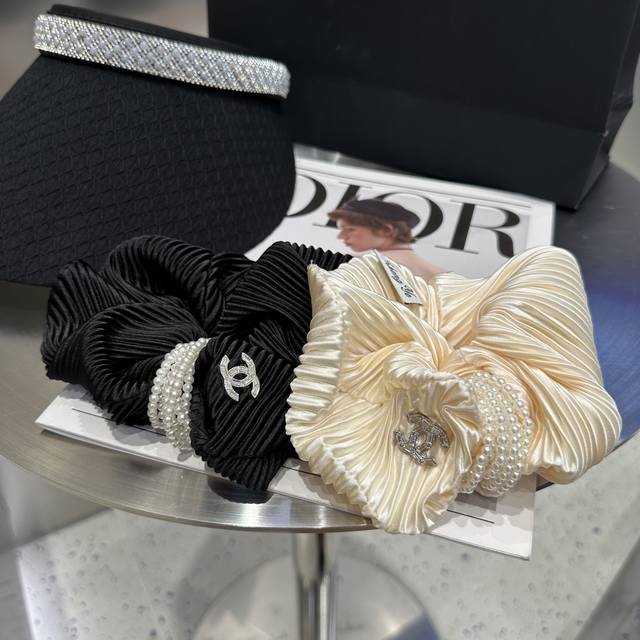 with packaging boxChanel Chanel's latest small hair band, simple and practical,