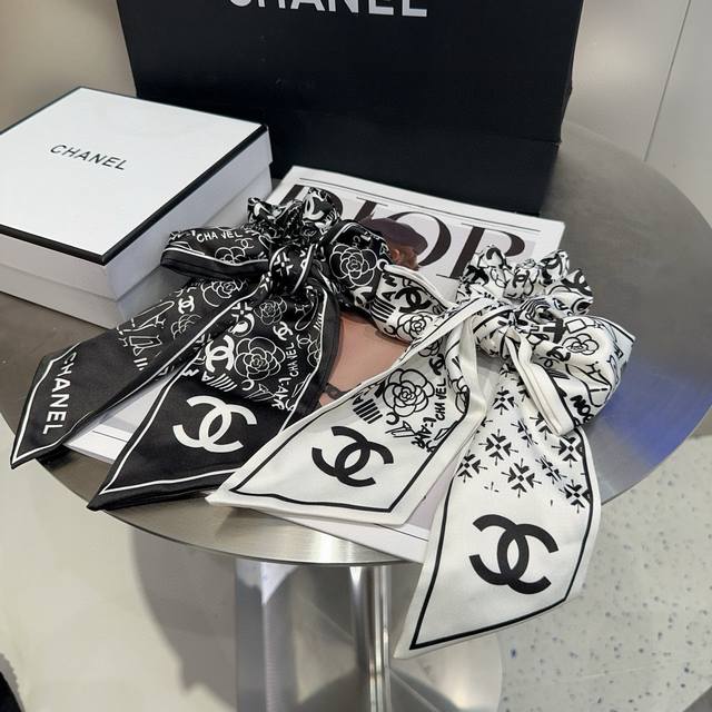 with packaging boxChanel's latest small ribbon hairband, full of celebrity styl