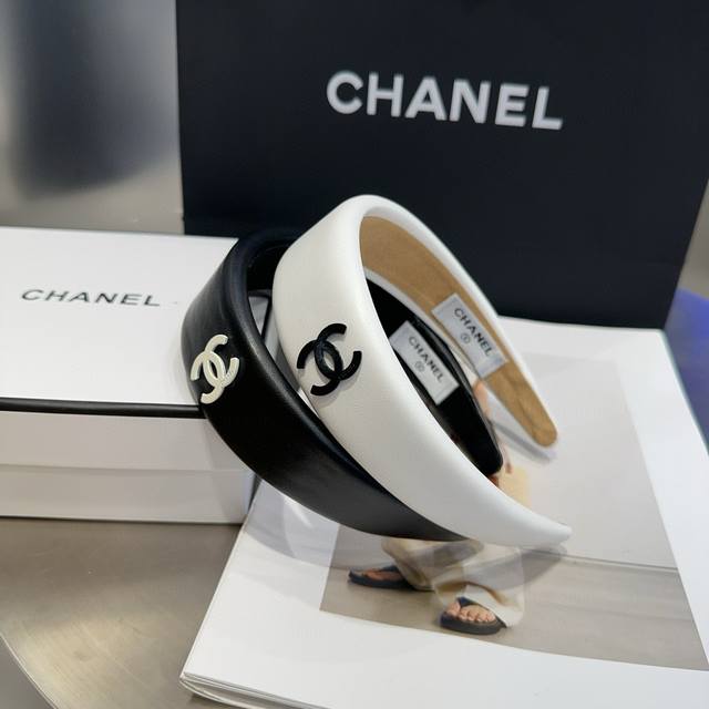 with boxChanel's latest headband. Simple and practical, fashionable and trendy.