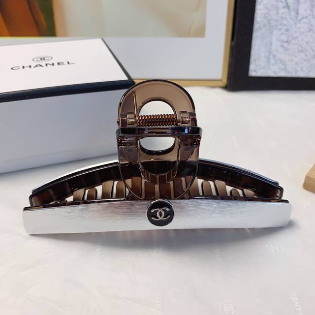 Chanel Xiaoxiang Chanel grab clip Acetate titanium steel grab clip temperament v