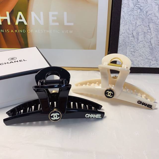 Chanel Xiaoxiang Chanel grab clip Acetate letter grab clip temperament versatile