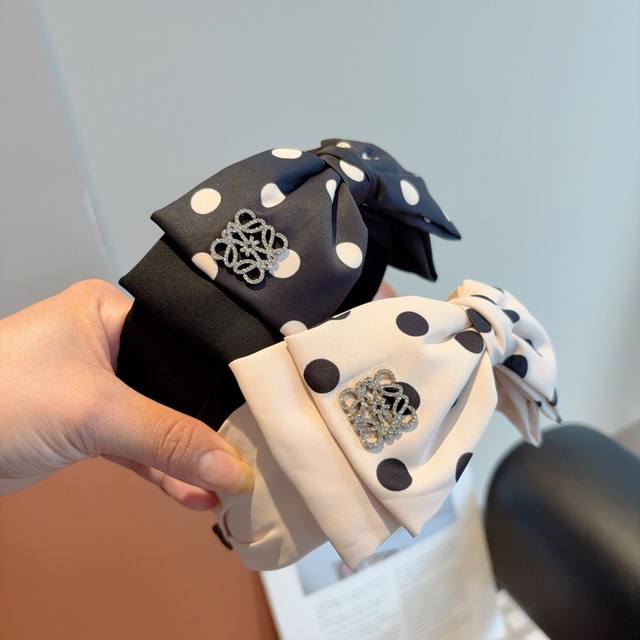 with packagingLoewe's new bow polka dot headband, special fabric headband, the