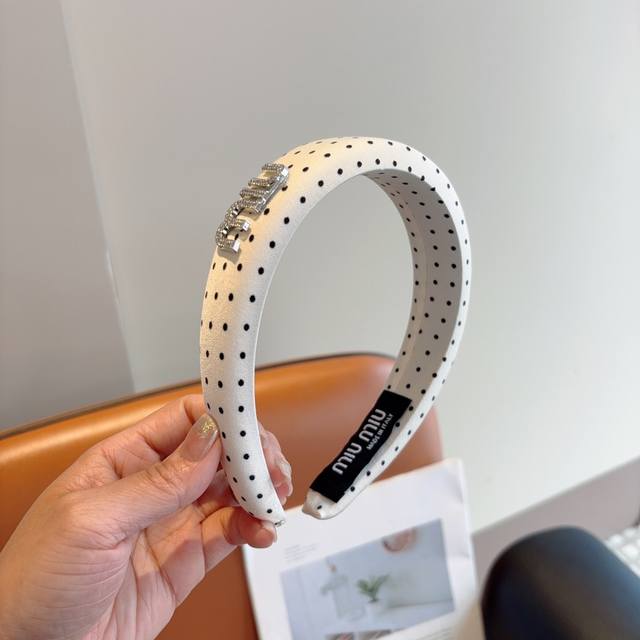with packagingMiumiu new polka dot sponge headband, metal letter logo headband!