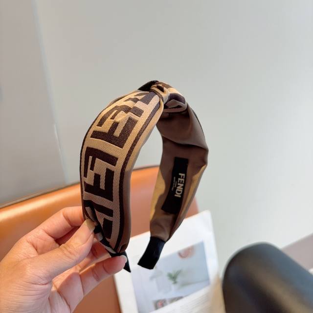 with packaging Fendi Fendi classic new double F headband, retro headband, simpl