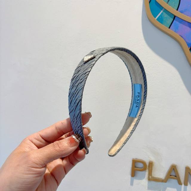 with packagingPrada's new trendy letter headband. A must-have item for a goddes