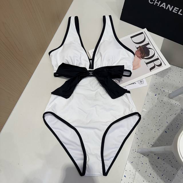 Chanel swimsuit, the real thing is so beautiful! It can't be photographed to sh