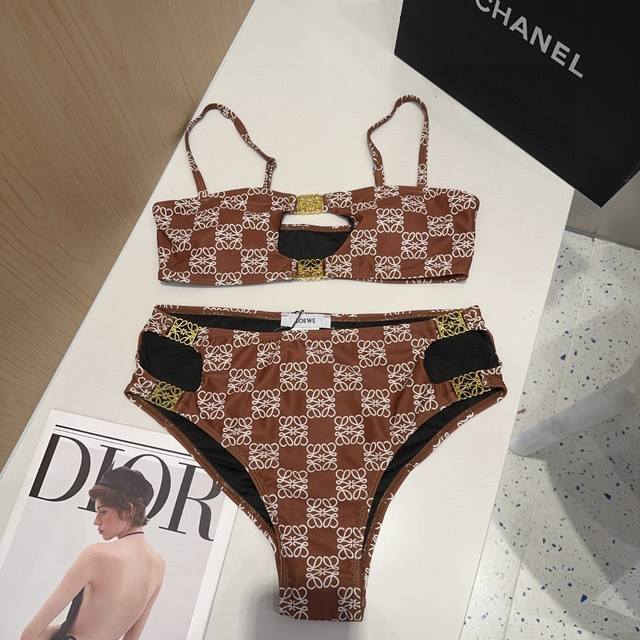 Loewe swimsuit, the real thing is so beautiful! It can't be photographed to show