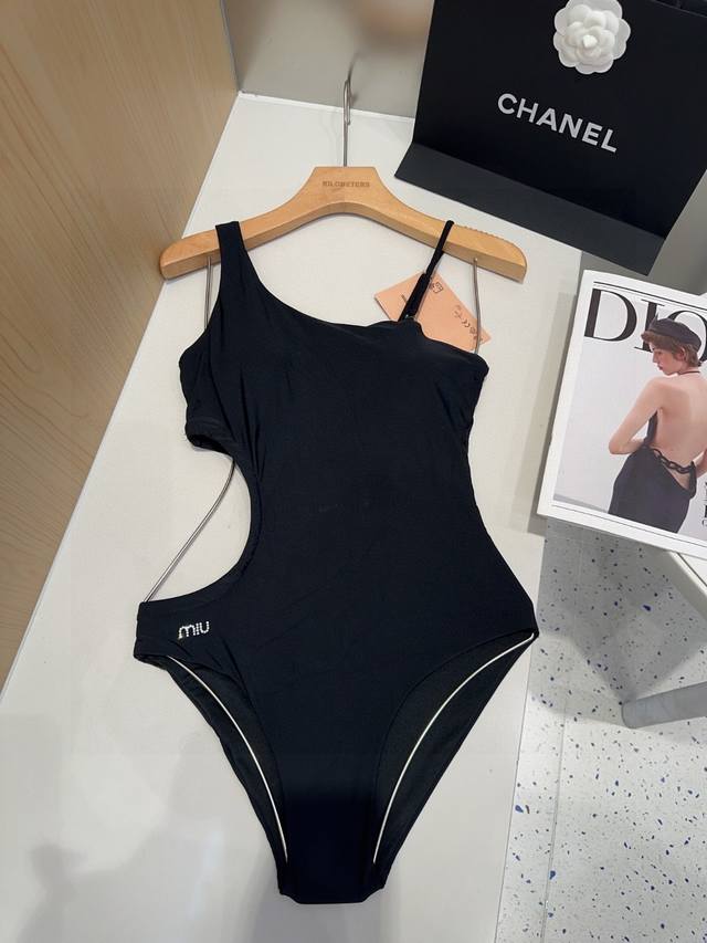 Miumiu swimsuit, the real thing is so beautiful! It can't be photographed to sho