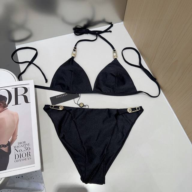 Versace swimsuit, the real thing is so beautiful! It can't be photographed to sh