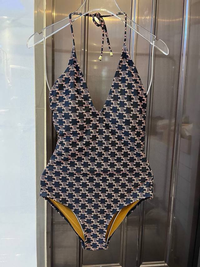Celine's new one-piece swimsuit is suitable for a variety of scenarios