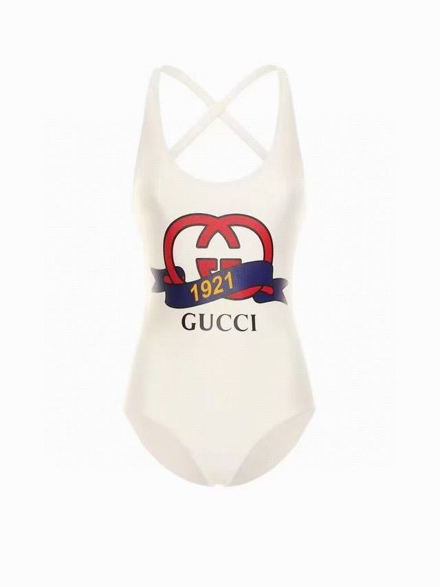 Gucci's new one-piece swimsuit is super beautiful. It is suitable for a variety