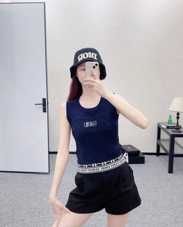 Dior vest, wear it alone with a jacket, super hot One size DDD