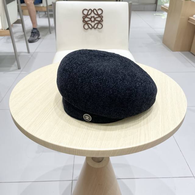 Chanel Chanel early autumn light breathable beret hollow knitted metal logo pain