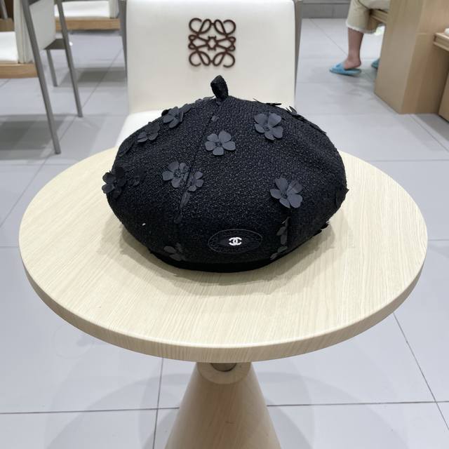 Chanel Chanel's new early autumn flower style beret, take it out for holiday tra