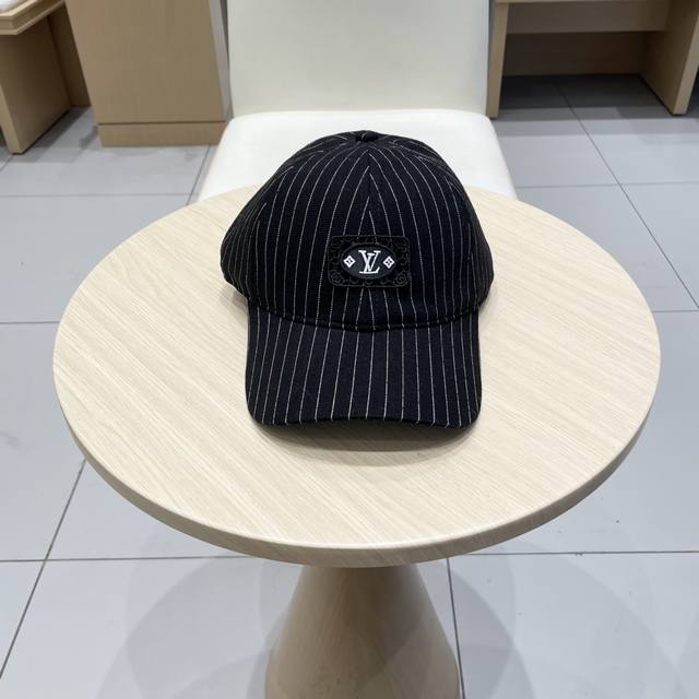 Louis Vuitton baseball capLouisvuitton new Lv baseball cap, high-end atmosphere,