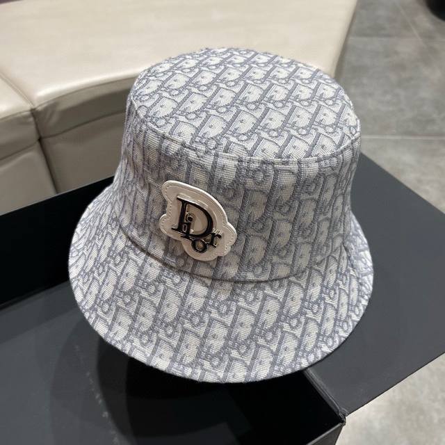 Dior Spring and Summer official website simultaneously launched Korean version o
