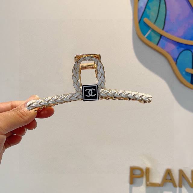 with packaging single CHANEL Chanel high-value one-line clip, versatile and sim