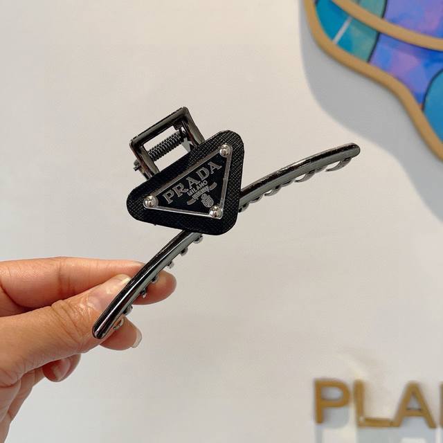 with packaging Prada triangle clip, pearl hairpin original acrylic material, a