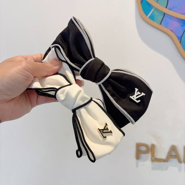with packaging Lv Louis Vuitton celebrity-style bow hairpin slingshot clip Inte
