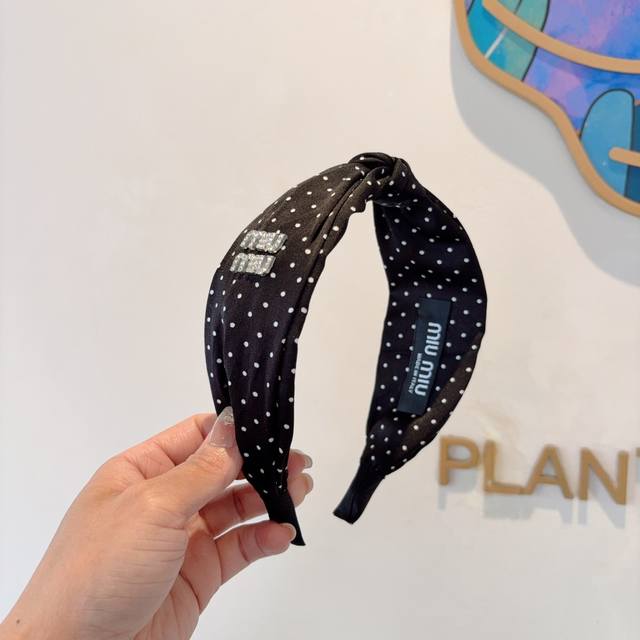 with packaging Miumiu Miu Miu classic new handmade wide headband, original good