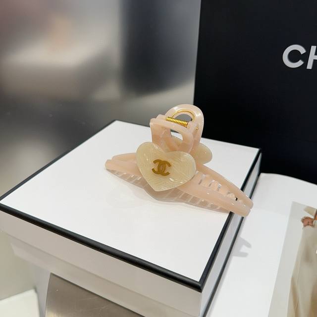 with packaging boxChanel's latest popular love peach clip, super beautiful! Ver