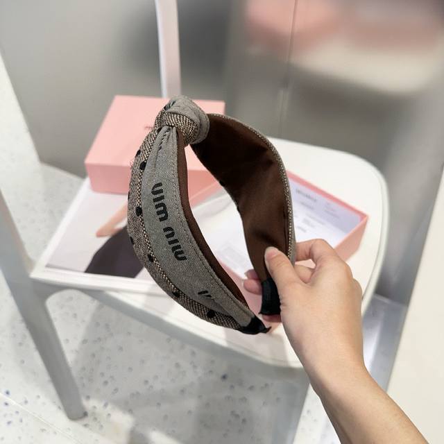with packaging boxMiumiu's new headband, simple and elegant, practical and vers