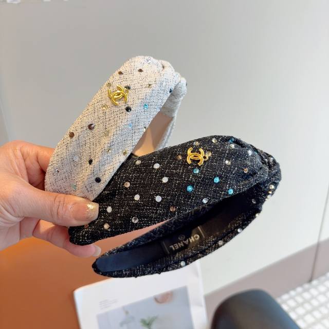 with packaging Chanel Chanel's latest headband, retro headband, popular online