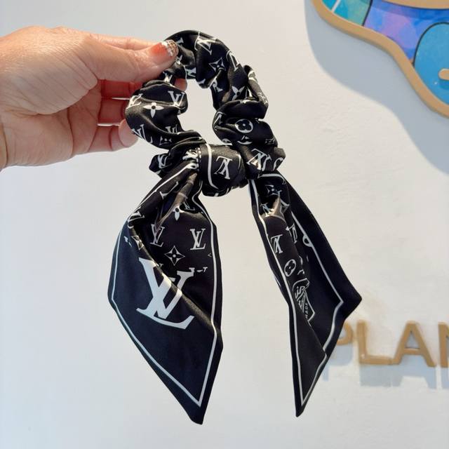 with packaging Lv Louis Vuitton letter ribbon ponytail hair ring butterfly colo
