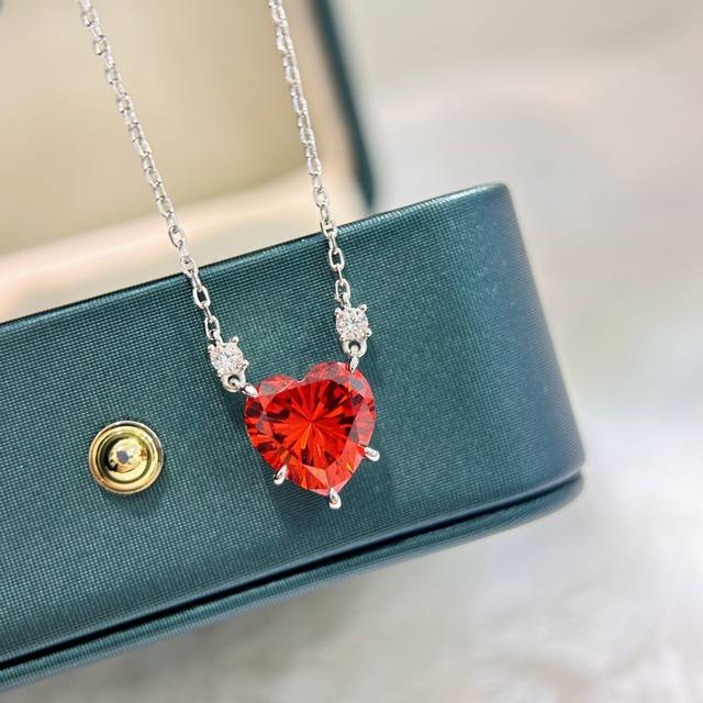 A3324 Graff New Year limited edition ruby heart diamond necklace is inlaid with