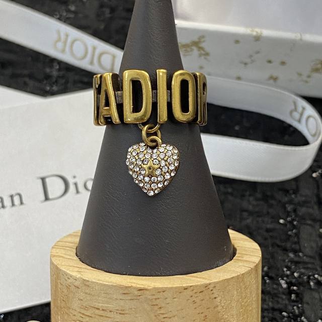 Dior's hot-selling new ring is newly launched. Exclusive high-end quality real p