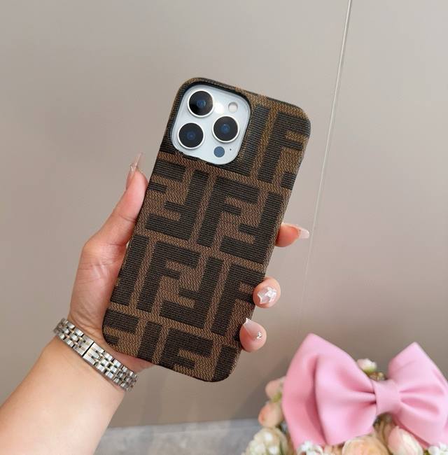 Fendi Fendi classic Ff presbyopic mobile phone case Model: In order to avoid the