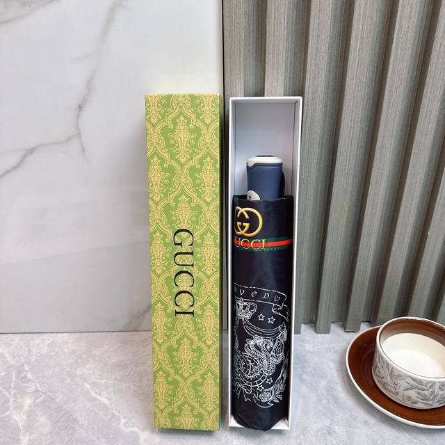 Gucci Gucci summer new folding umbrella Black coating sunscreen effectively bloc