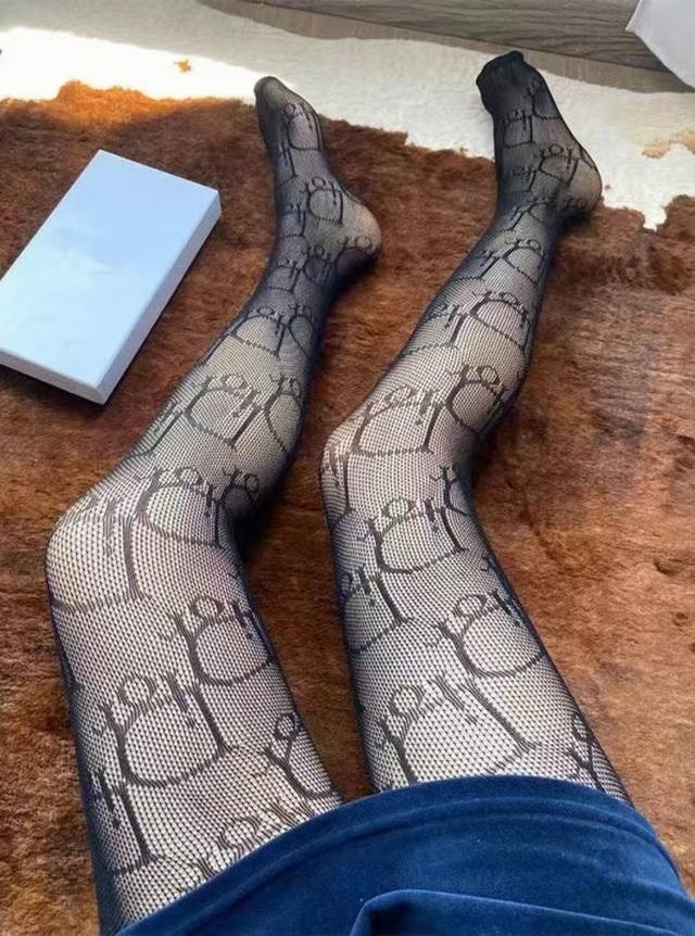 Packaging: 1 pair per box Dior's popular big D letter fishnet stockings with lo