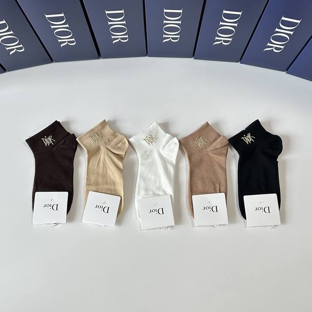 Special counter packaging Dior's new gold-stamped short socks, stacked socks! Fi