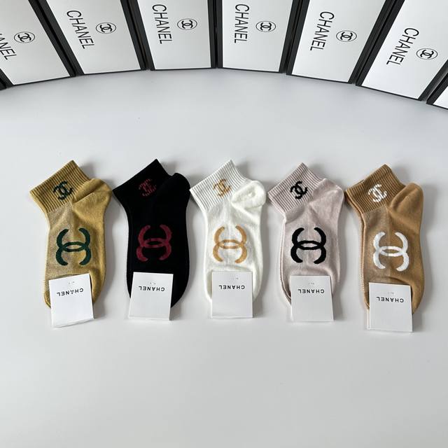 Special counter packaging Chanel's new short and medium-length stacked socks! Fi