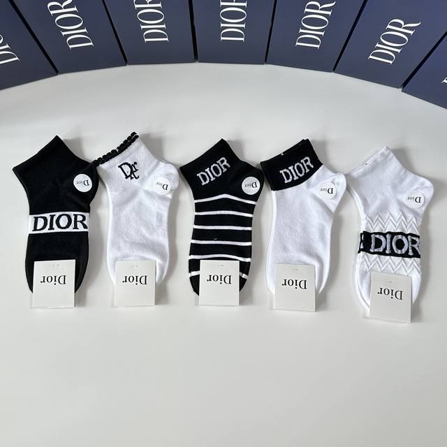 Special packagingDior's new short and medium-length stacked socks! Five pairs in