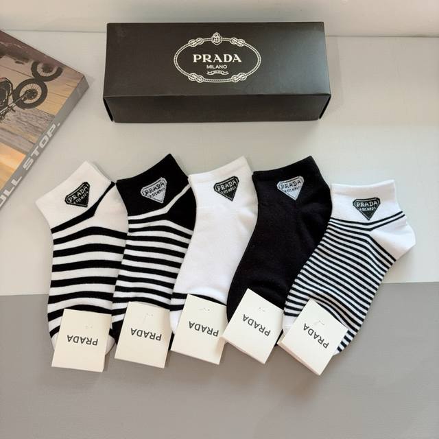 comes with packaging, 5 pairs per box Prada's new socks, pure cotton fabric, cl