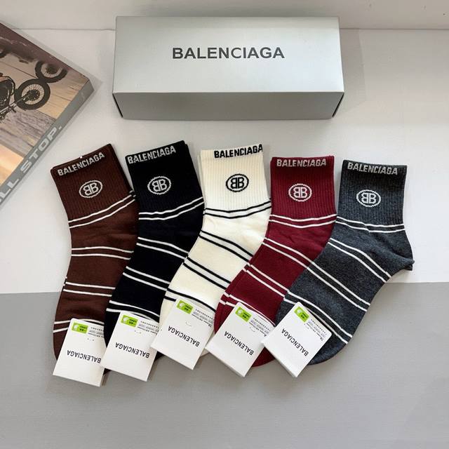 comes with packaging, 5 pairs per box Balenciaga's new mid-tube socks are a mus