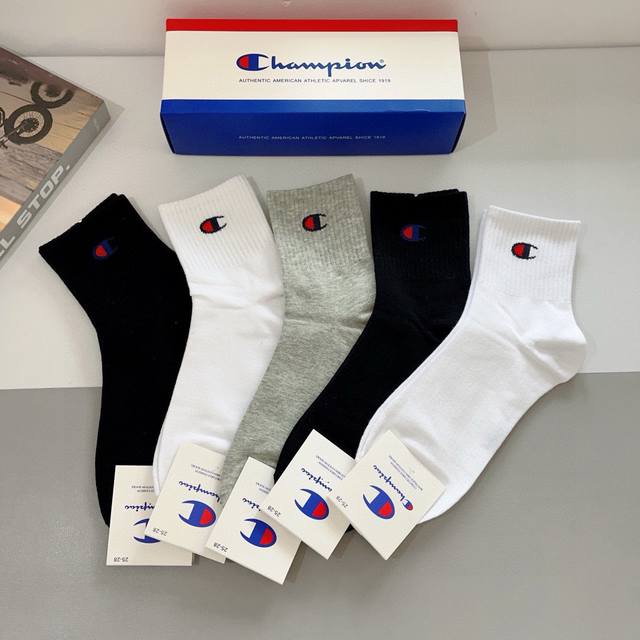 comes with packaging, 5 pairs in a box Champion new socks! One box of 5 pairs,