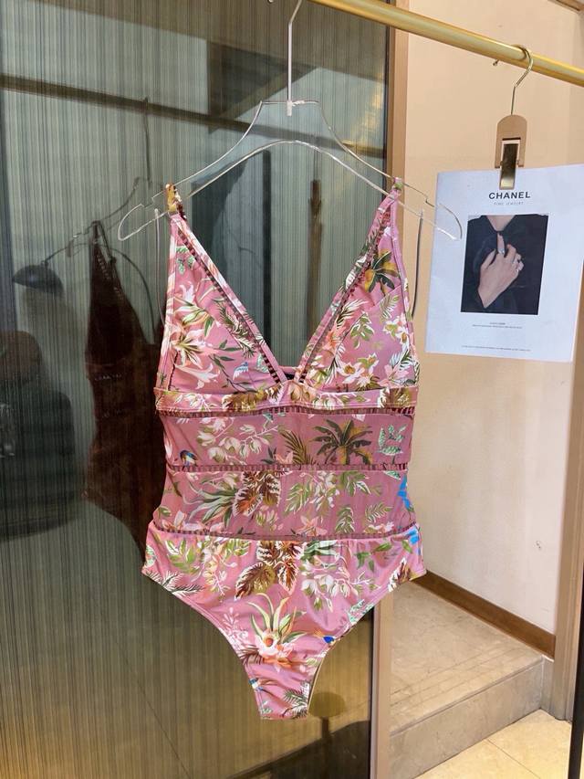 Gucci One-piece swimsuit Suitable for a variety of scenarios