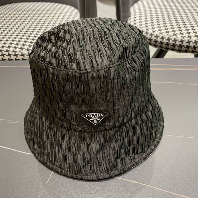 Prada's new original bucket hat, a must-have for travel and vacation DDD