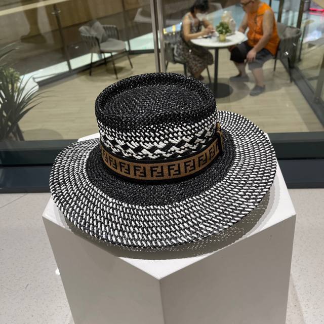 Fendl Fendi hat, made of papyrus in Japan, head circumference 57cm DDD