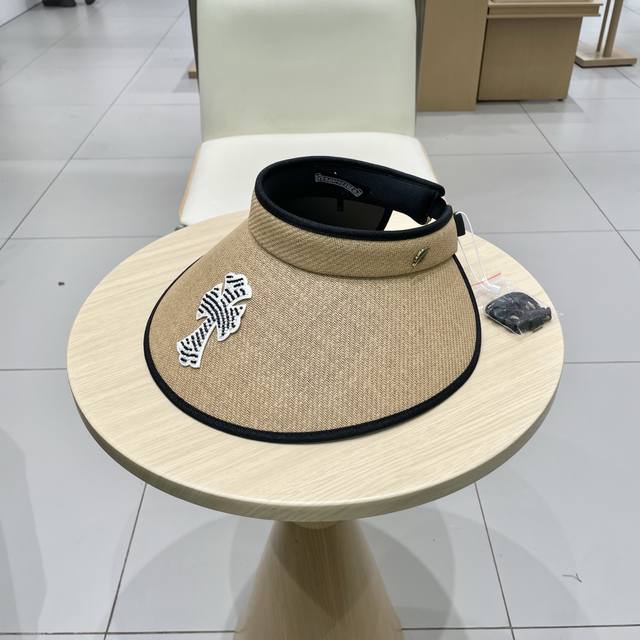 Chrome Hearts sun hat is here Casual and fashionable hollow top design A must-h