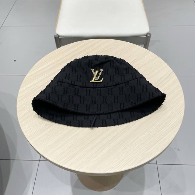 Lv Louis Vuitton official website high version shipment, classic fisherman hat c