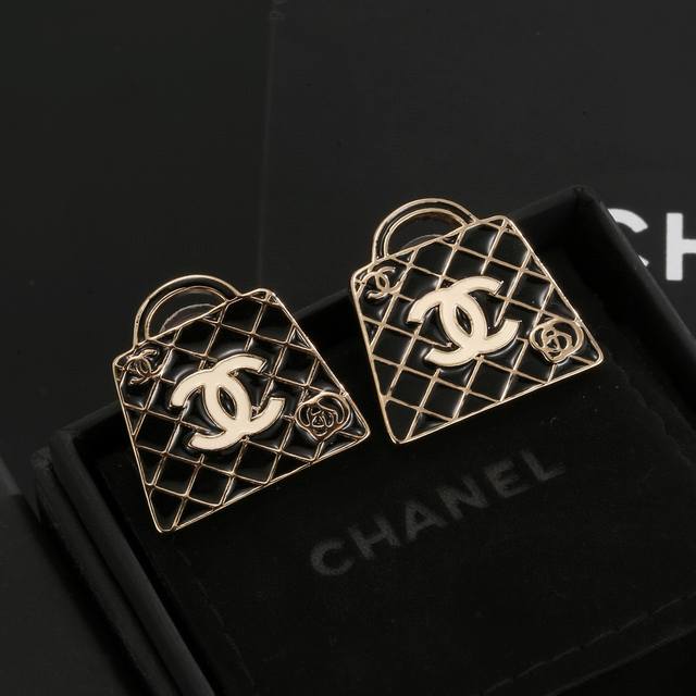 Chanel Chanel classic double C bag earrings. This is a very good-looking versati