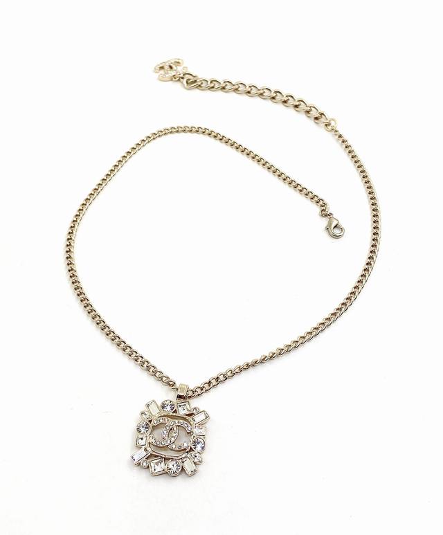 C square diamond Cc necklace same material DDD