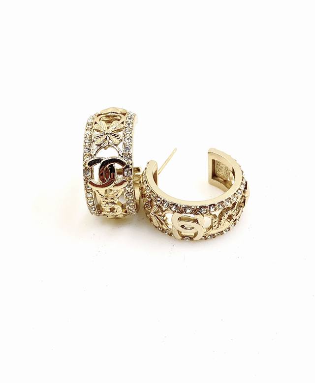 Ch*Nel Latest hollow diamond ear hook consistent Zp brass material DDD