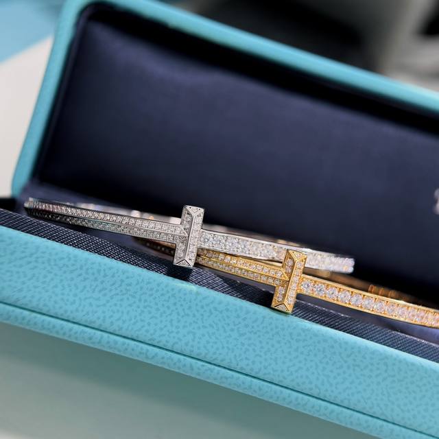 A4577 T's new T1 series full diamond narrow bracelet is exclusively launched. Hi