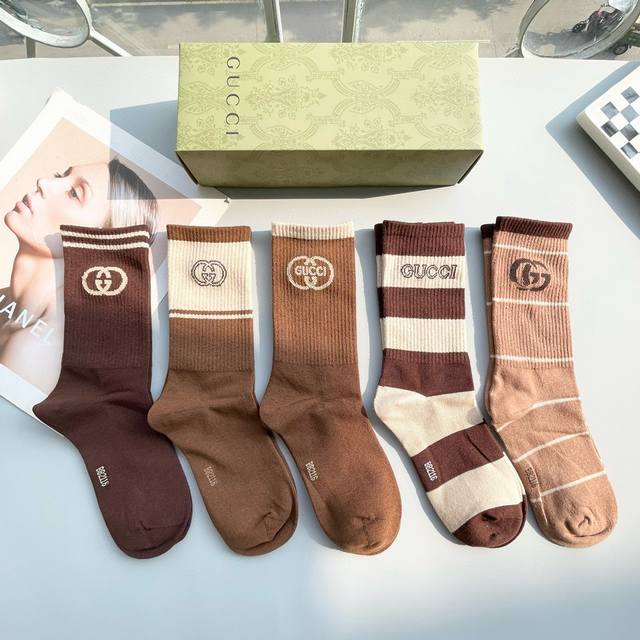 comes with packaging, one box contains five pairs of Gucci Gucci's popular onli